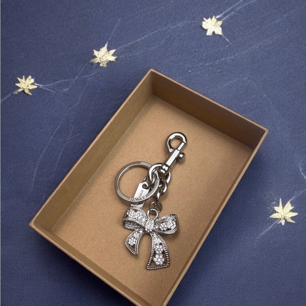🍂Coach Silver Bow Keychain
